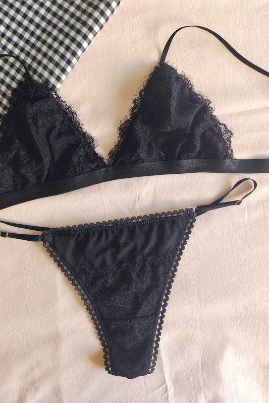 Conjunto Triangulito puntilla negro vista frontal – Qué Tupé