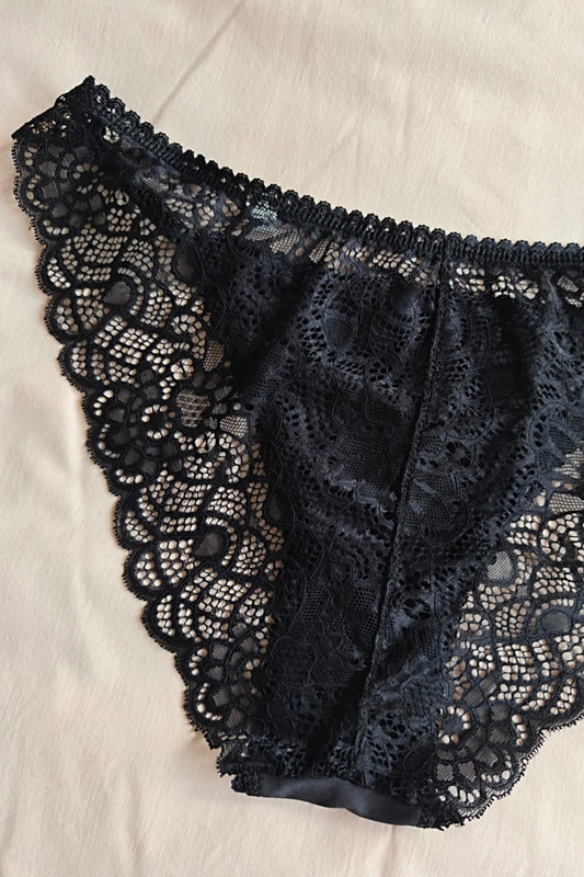 Detalle espalda puntilla vedetina Encanto negra – Qué Tupé