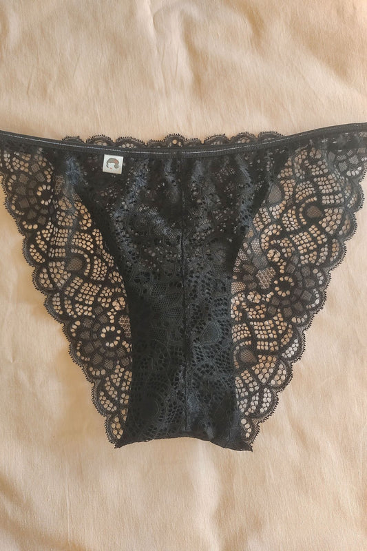 Detalle espalda vedetina Encanto Mini puntilla negro – Qué Tupé
