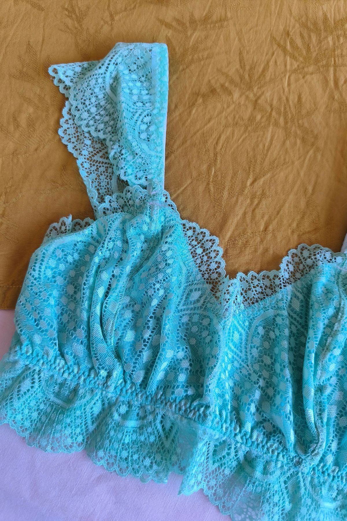 Detalle puntilla y bretel Bralette Ada verde agua – Qué Tupé