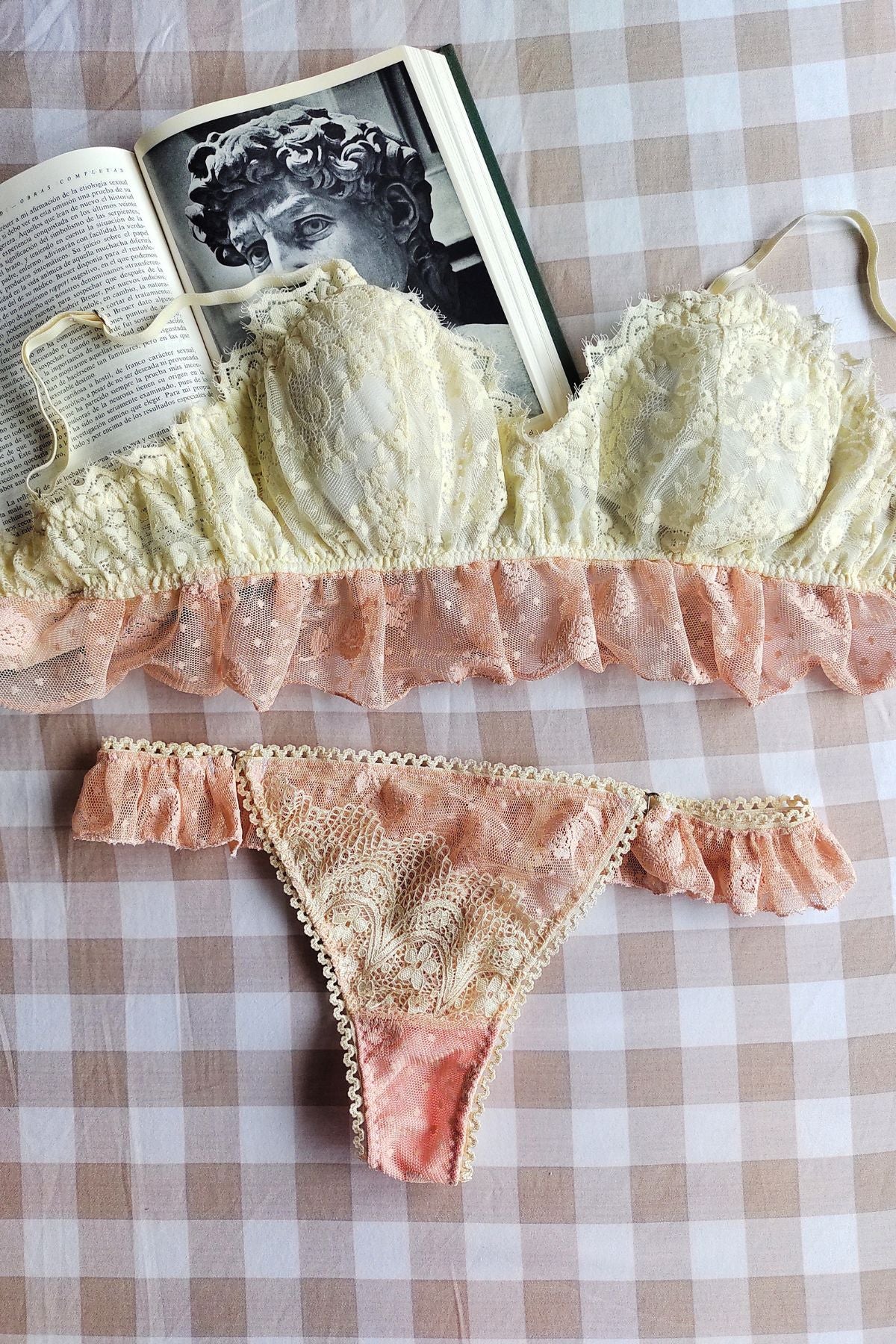 Conjunto Romántica vista frontal – Qué Tupé