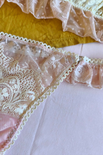 Detalle puntilla y volado bombacha Conjunto Romántica – Qué Tupé