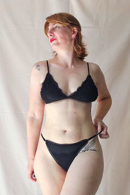 Conjunto Triangulito puntilla negro en modelo – Qué Tupé