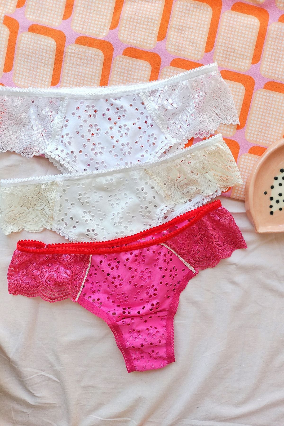 Detalle broderie elastizado culotte less – Qué Tupé