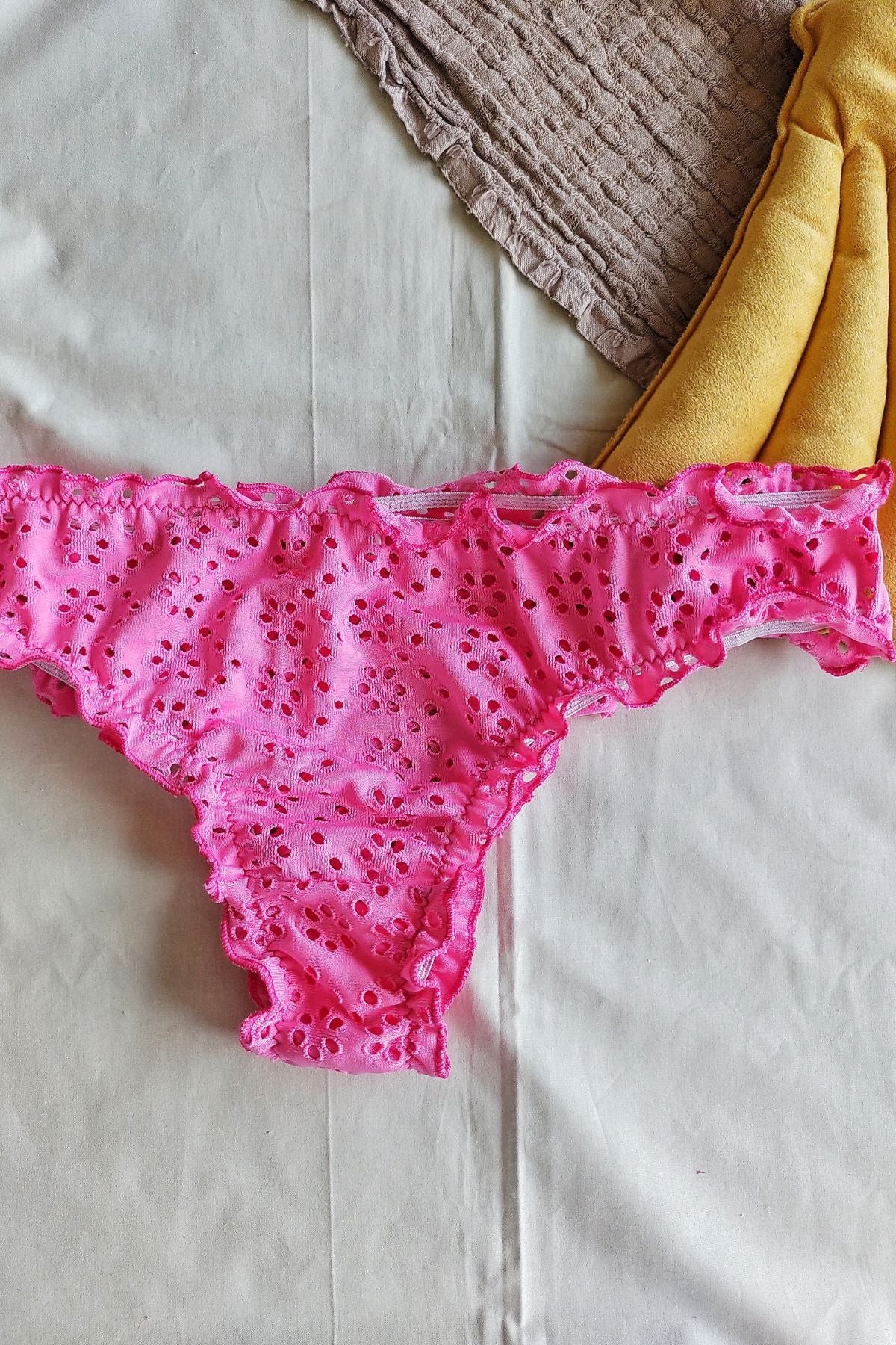 Bombacha  less fru fru broderie elastizado – Qué Tupé
