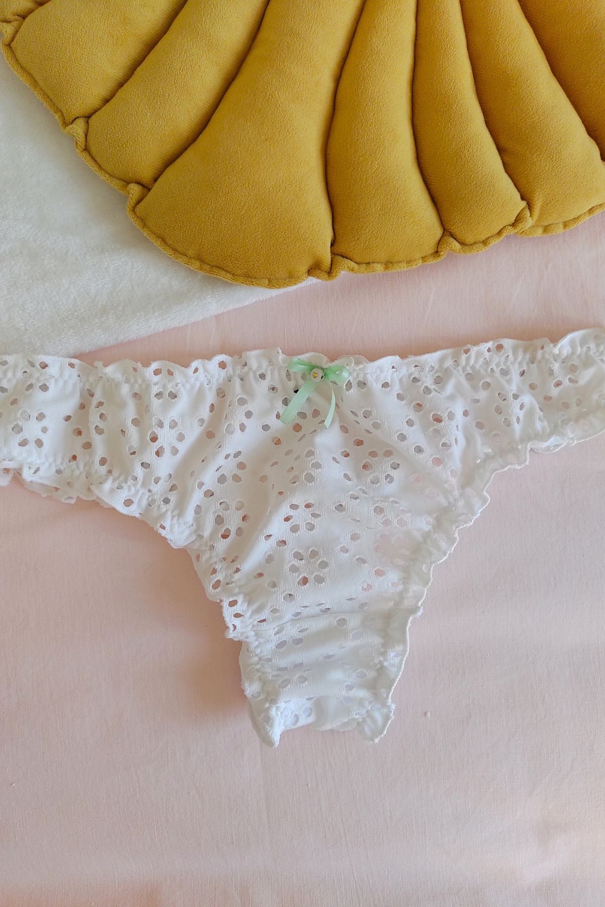 Less fru fru broderie elastizado vista completa – Qué Tupé 