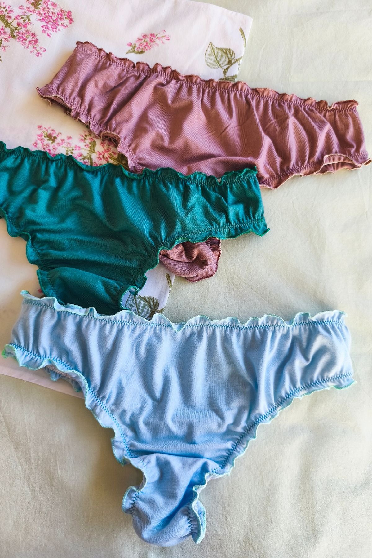 Pack x3 bombachas fru fru Pradera colores celeste verde inglés granate – Qué Tupé