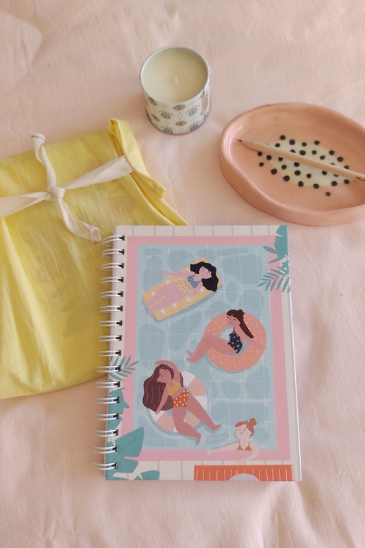 Cuaderno ilustrado Pausa con bolsita de packaging – Qué Tupé