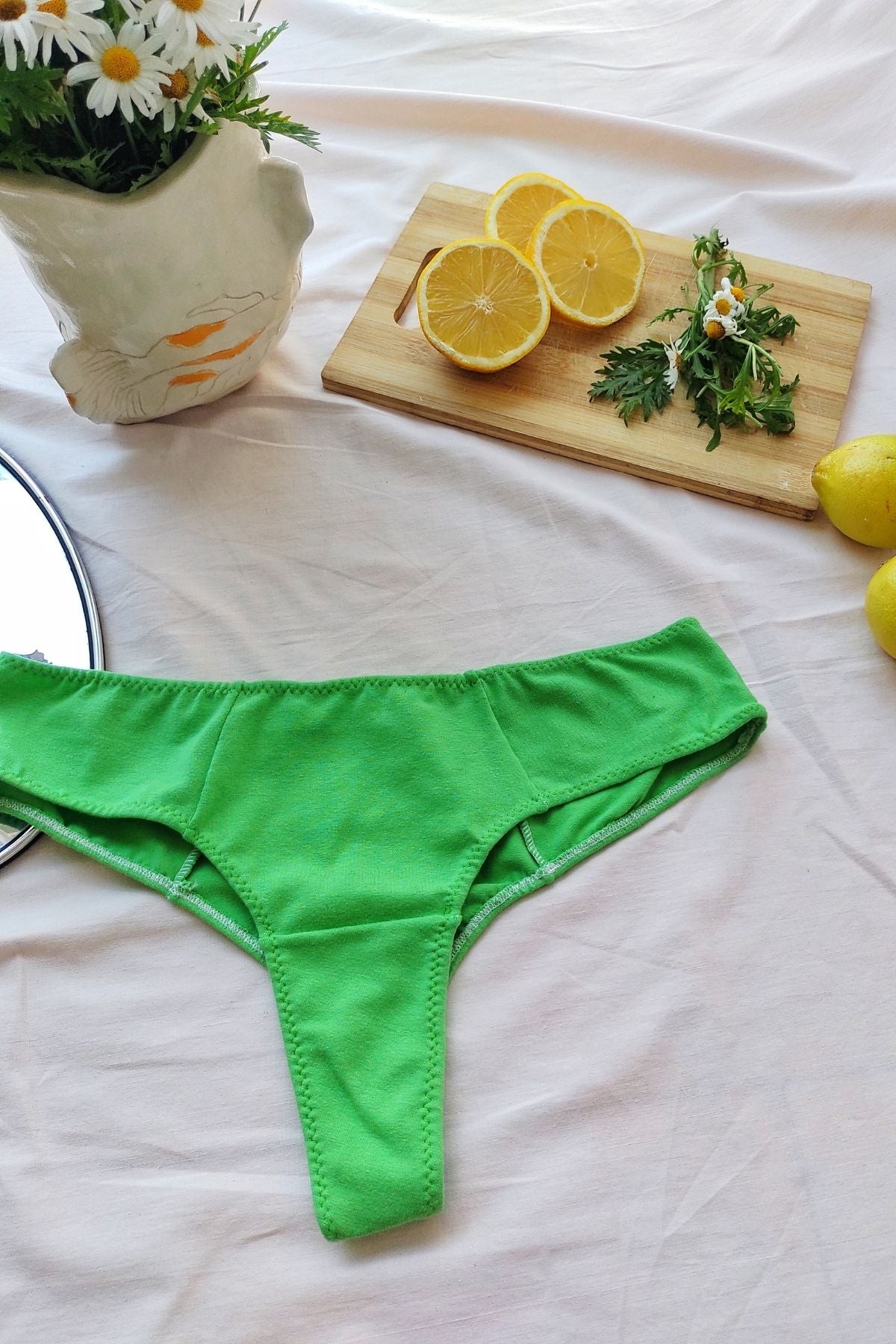 Detalle delantero culotte less ilusión verde, algodón con lycra