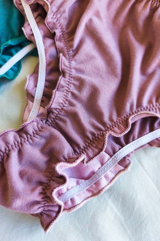 Detalle espalda fru fru less modal suave – Qué Tupé