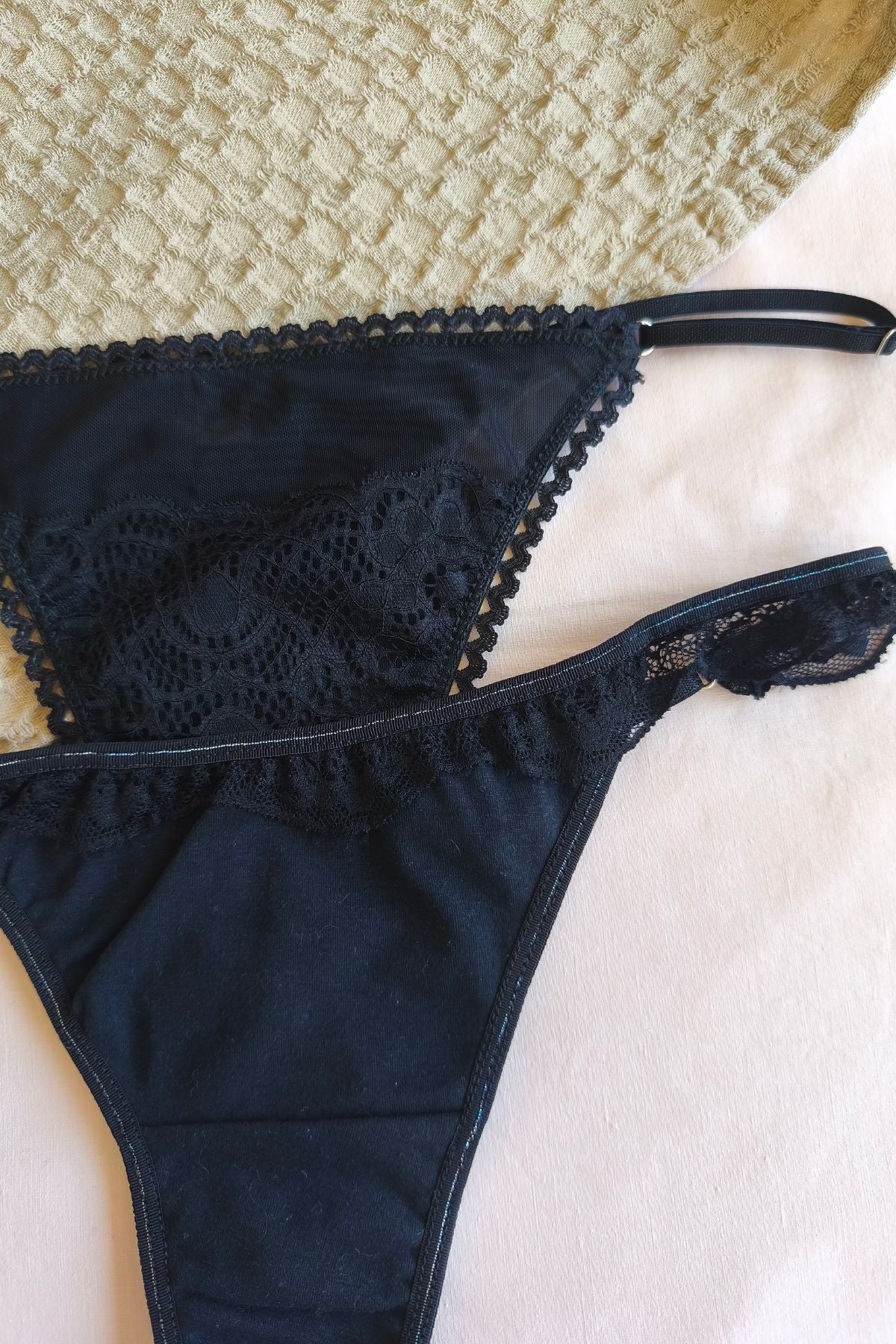 Pack x2 tangas less microtul y algodón negro – Qué Tupé