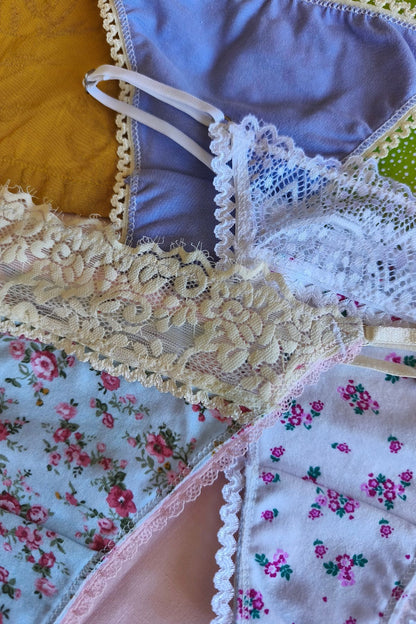 Detalle delanteros con puntilla y volados Set tres tangas algodón – Qué Tupé