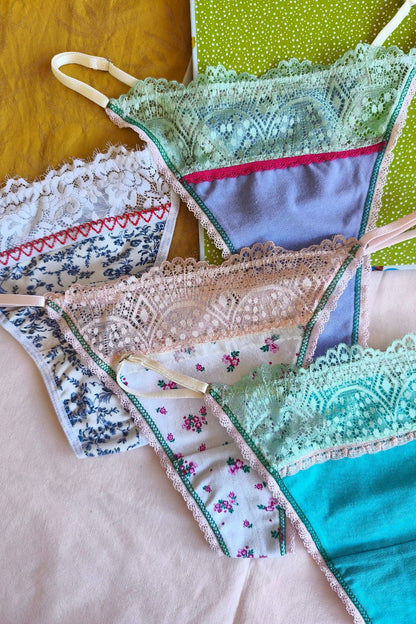 Detalle delantero puntillas volados y estampados Set cuatro tangas algodón – Qué Tupé