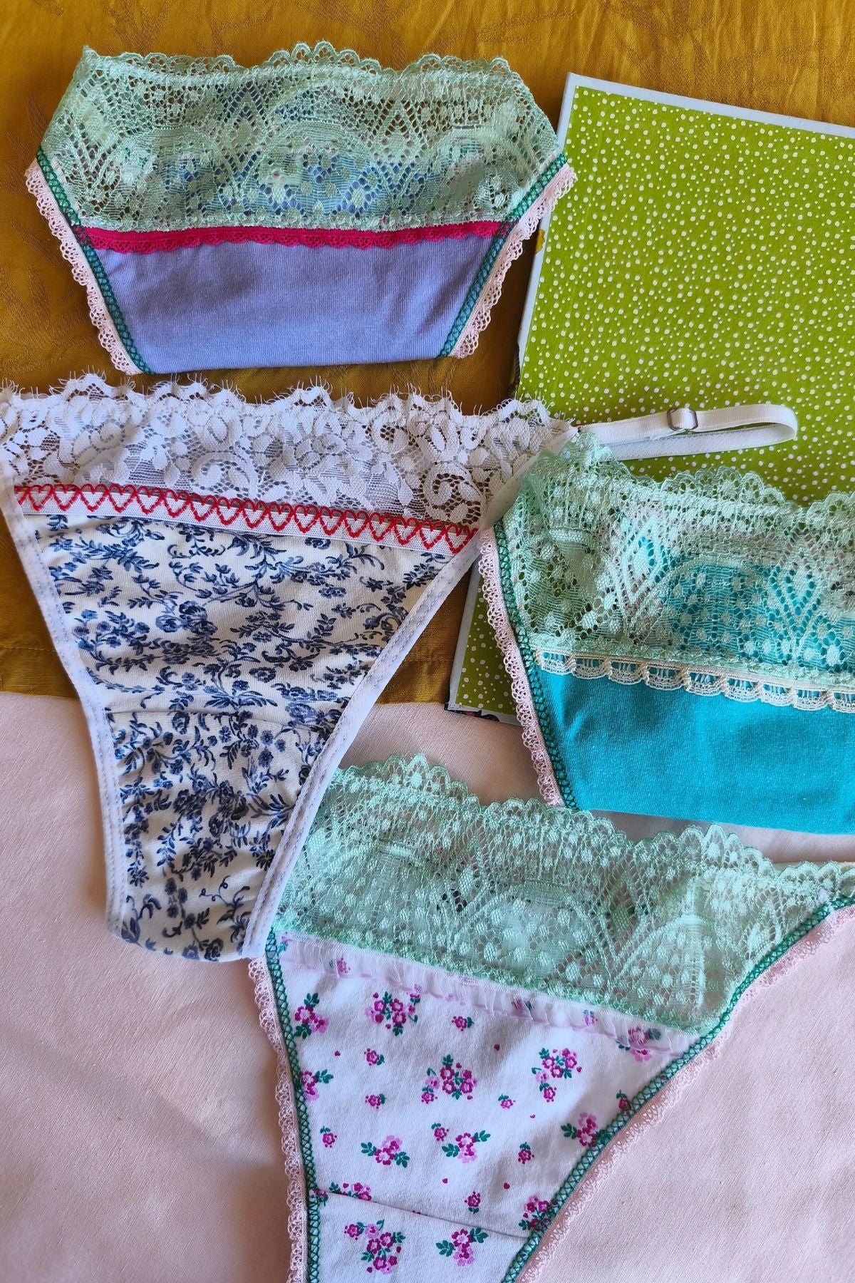 Detalle delanteros Set cuatro tangas algodón – Qué Tupé