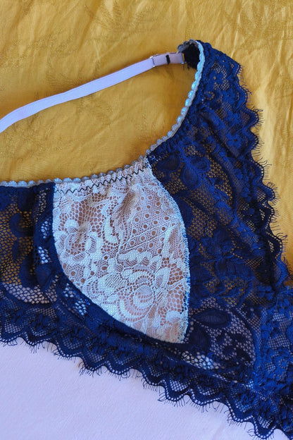 Detalle puntilla elastizada Corpiño Encanto azul – Qué Tupé