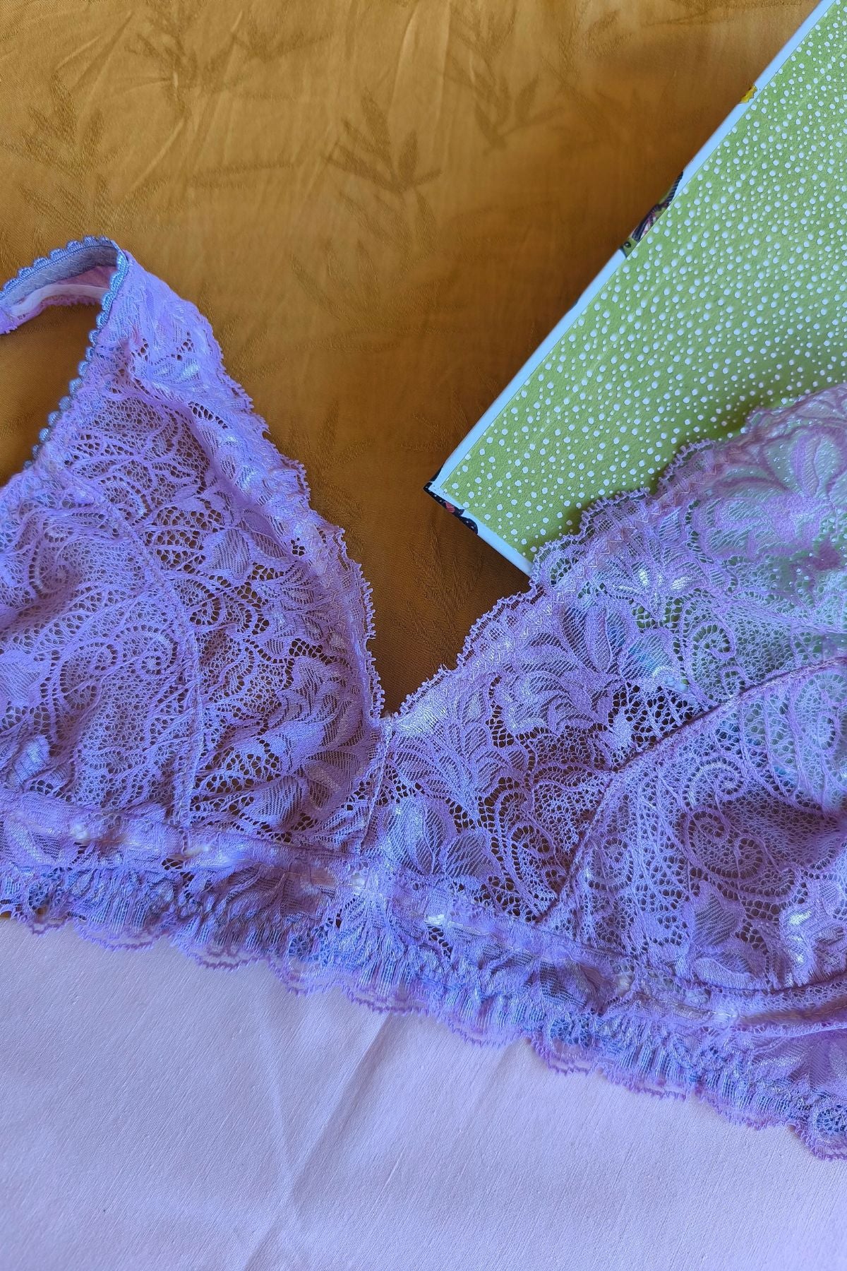 Corpiño Encanto lila sin aro puntilla elastizada – Qué Tupé