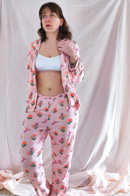 Pijama Largo mujer, estampa exclusiva de Qué Tupé. Edición limitada.