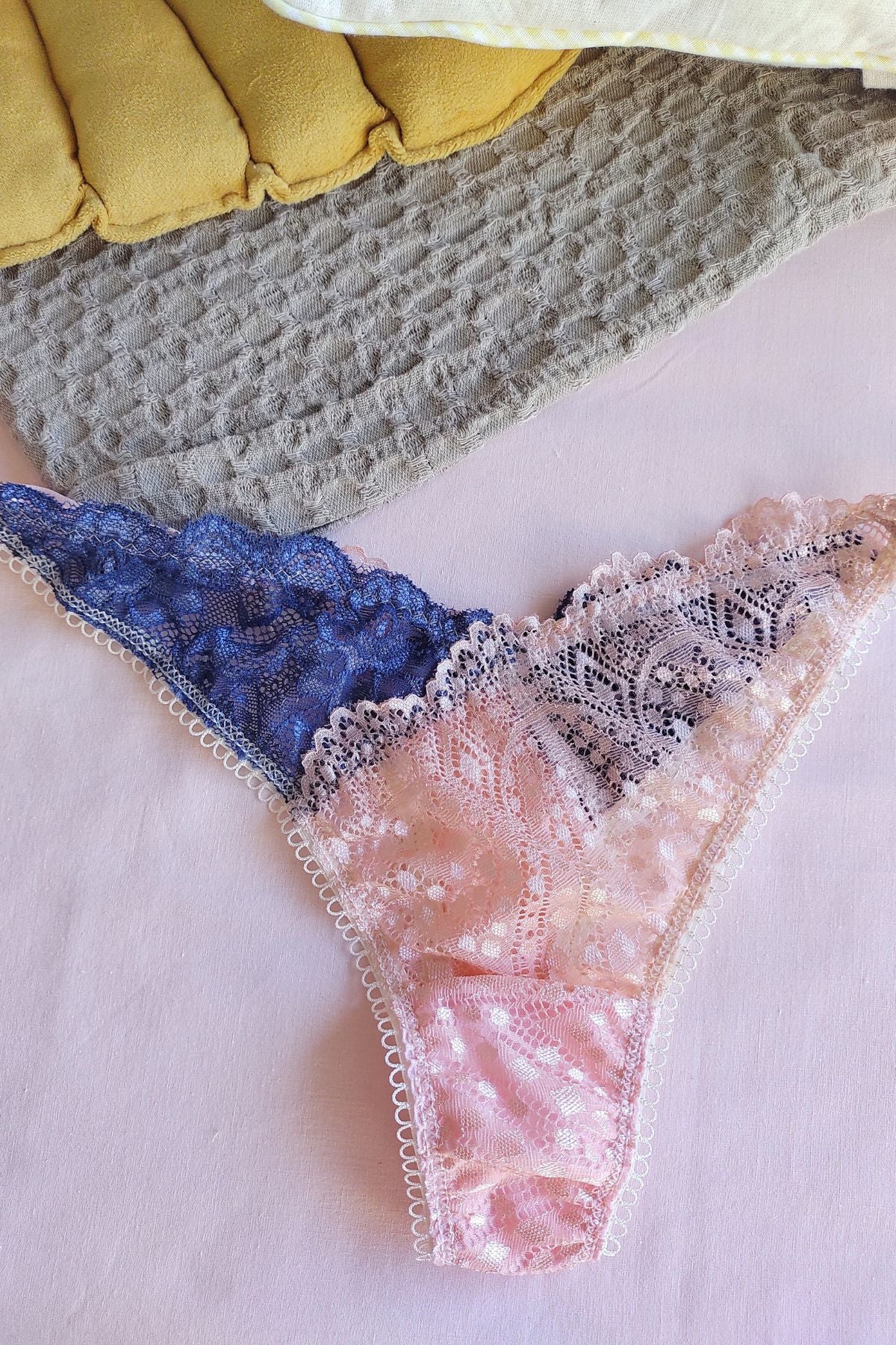 Tanga Less en V combinada rosa y azul – Qué Tupé