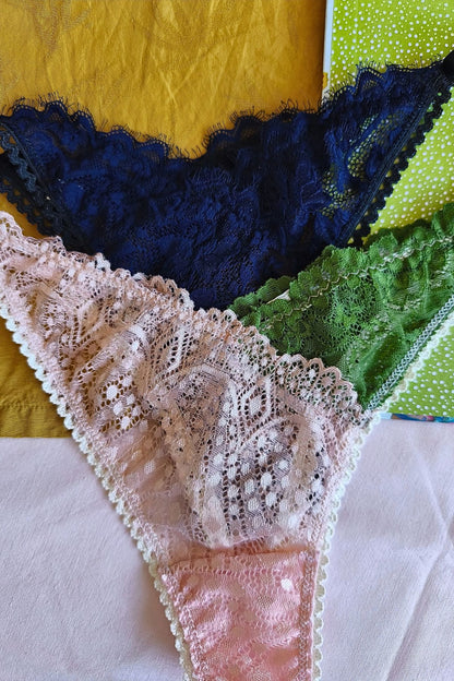 Set tangas Less en V rosa verde y azul – Qué Tupé