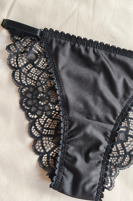 Detalle delantero microfibra vedetina Encanto Mini negra – Qué Tupé